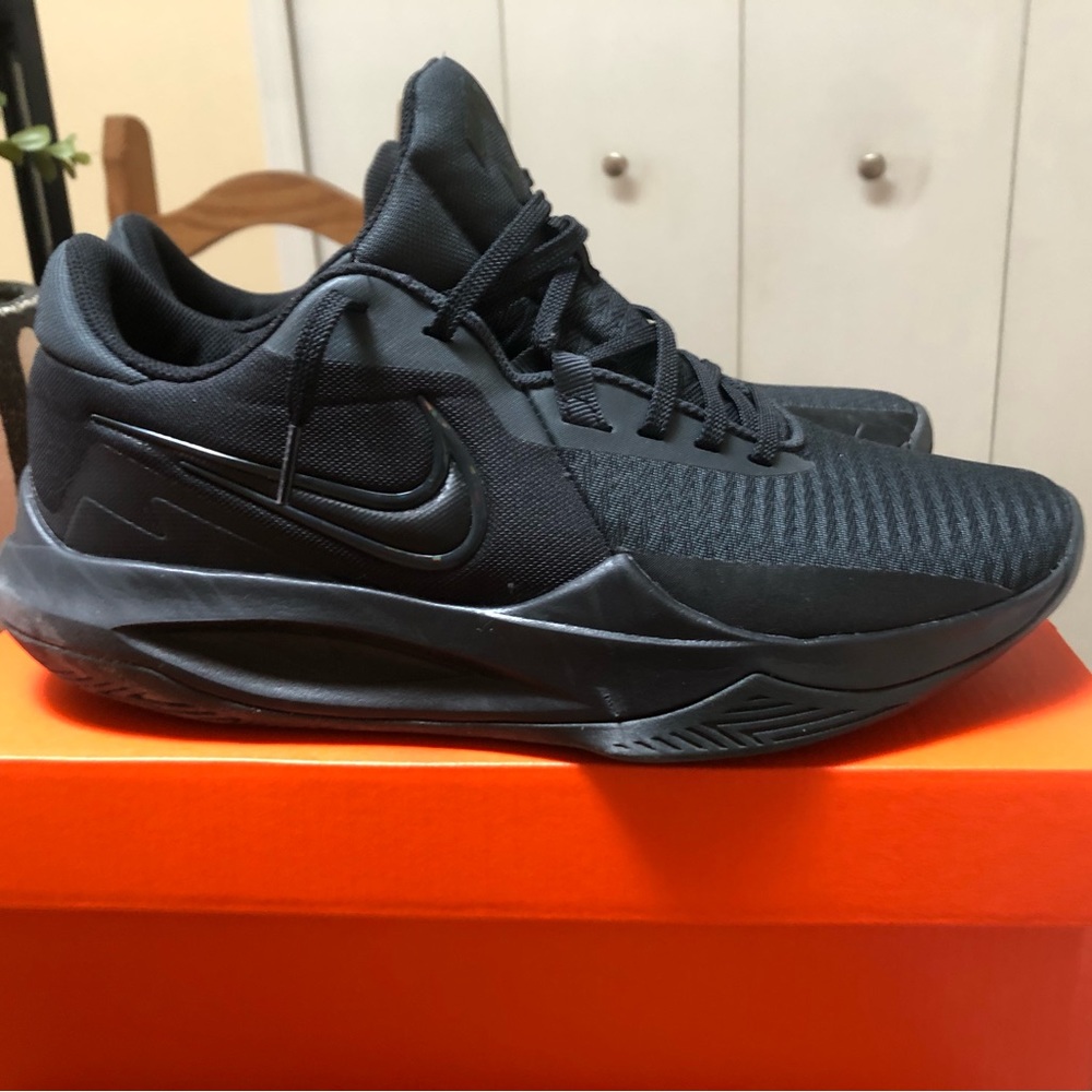 Mens nikes size 10, worn once